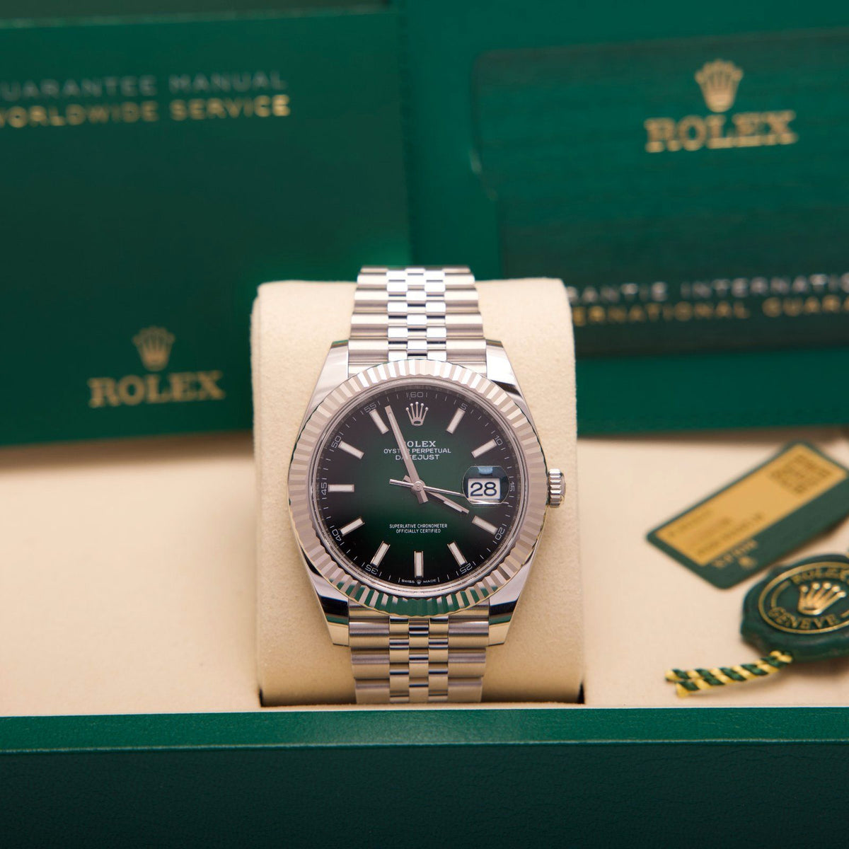 Rolex Datejust 41 – Ref. 126334 | Green Ombré Dial | 41 mm | 10/2026 | LC100 | Neu & Ungetragen | Fullset