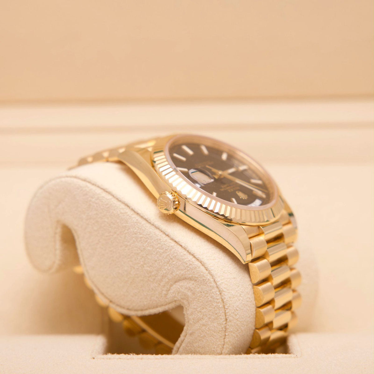 Rolex Day-Date 40 – Ref. 228238 | 18 Karat Gelbgold | Black Dial | 12/2024 | LC100 | Fullset