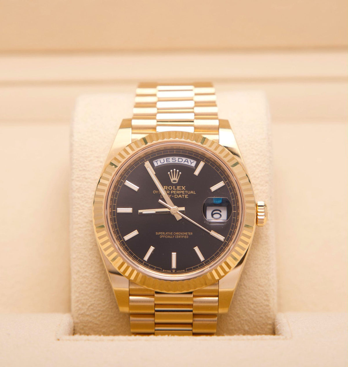 Rolex Day-Date 40 – Ref. 228238 | 18 Karat Gelbgold | Black Dial | 12/2024 | LC100 | Fullset