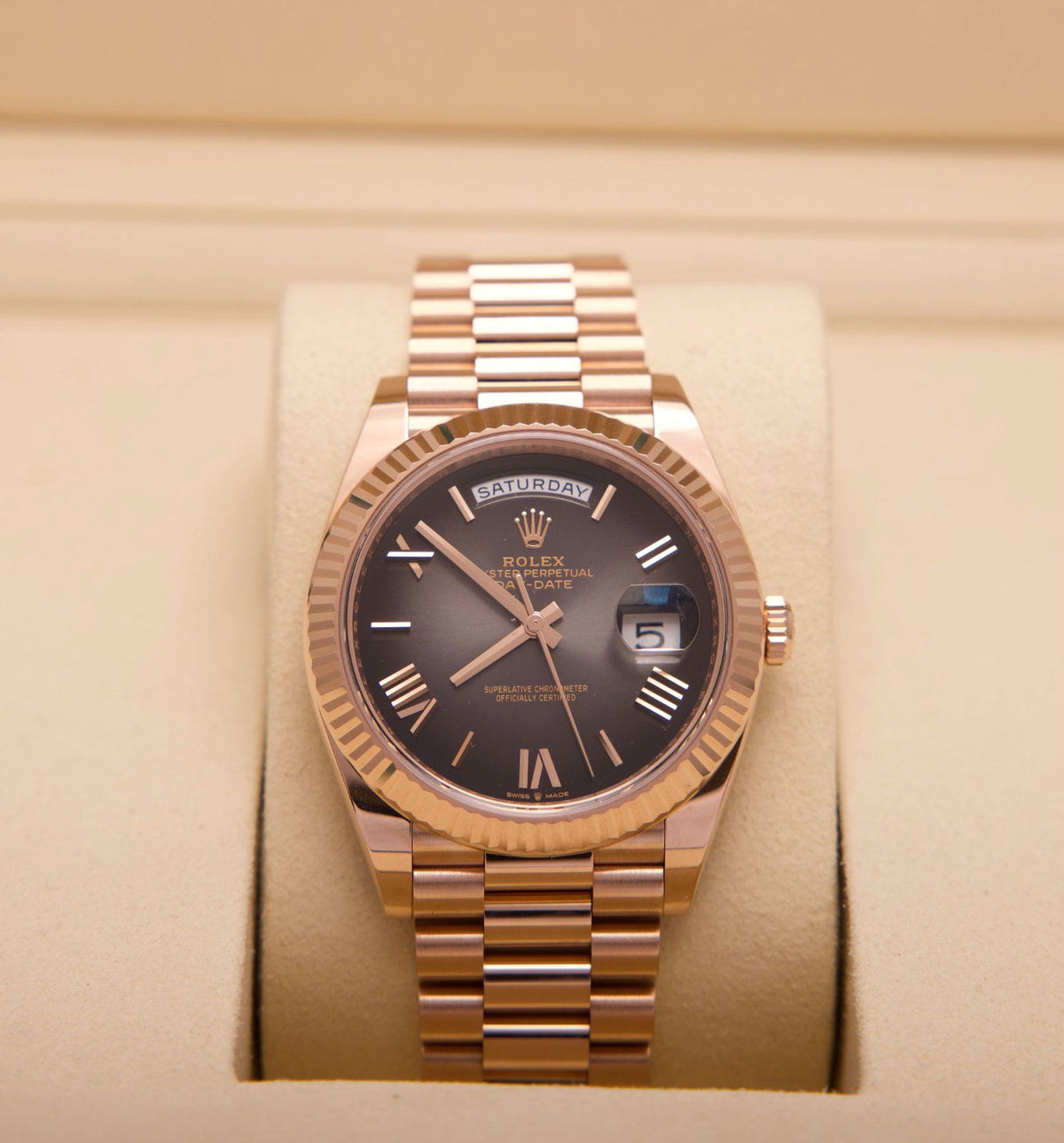 Rolex Day-Date 40 – Ref. 228235 | 18 Karat Everose-Gold | Slate Ombré Dial | 07/2025 | Fullset