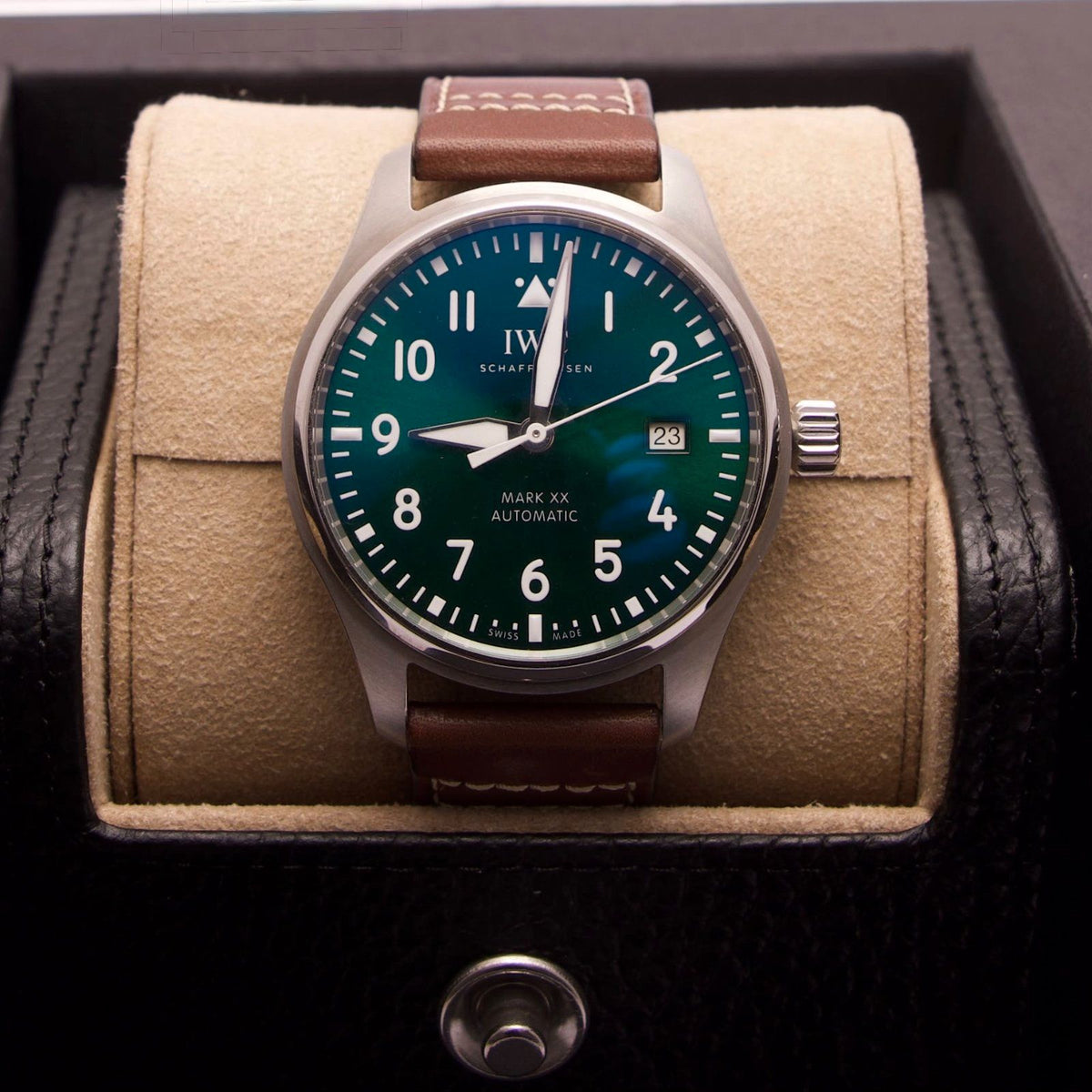 IWC Pilot’s Watch Mark XX – Ref. IW328205 | Green Dial | 40 mm | 10/2026 | Neu & Ungetragen | Deutsches Fullset