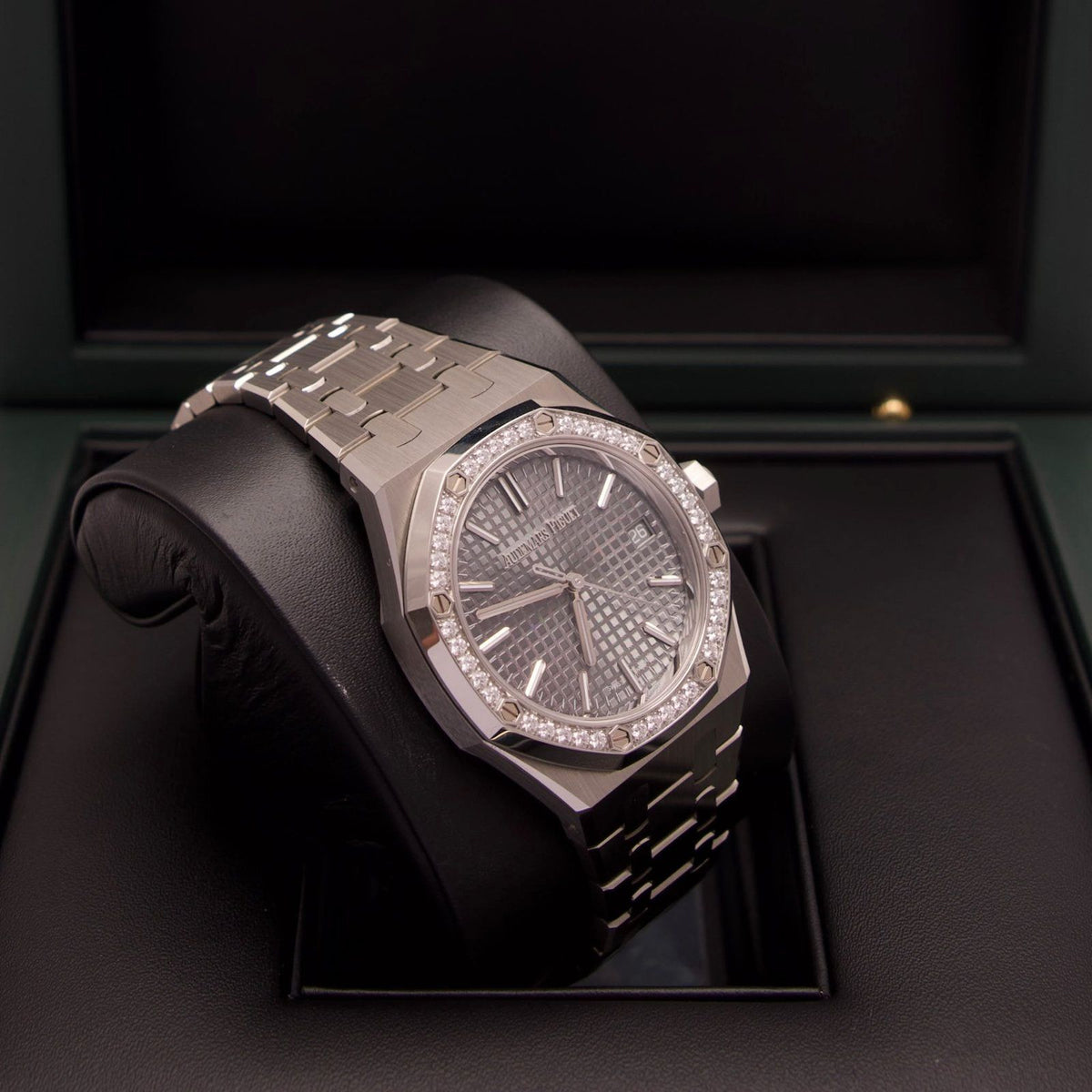 Audemars Piguet Royal Oak – Ref. 15551ST.ZZ.1356ST.06 | 37 mm | Grey Dial | Diamantlünette | 2026 | Neu & Ungetragen | Fullset