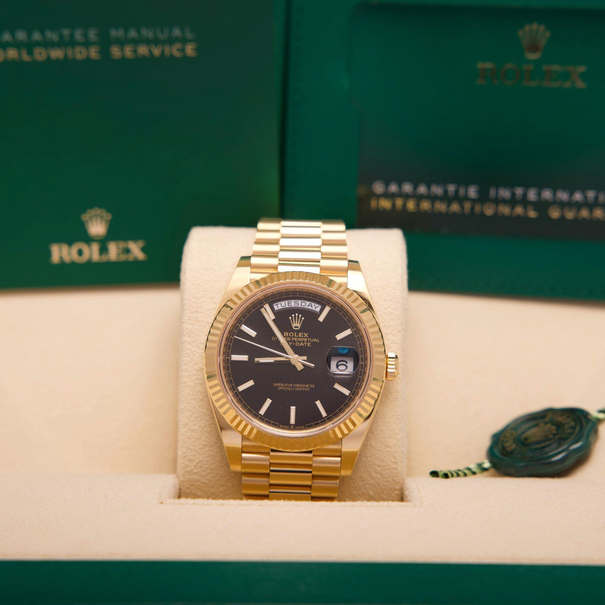 Rolex Day-Date 40 – Ref. 228238 | 18 Karat Gelbgold | Black Dial | 12/2024 | LC100 | Fullset