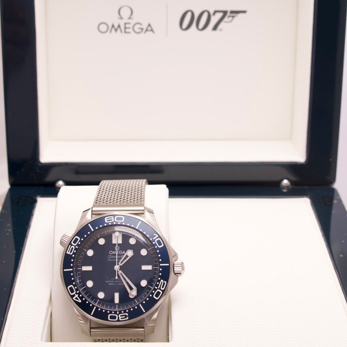 Omega Seamaster Diver 300M – Ref. 210.30.42.20.03.002 | James Bond 60th Anniversary | 42 mm | 05/2023 | Neu & Ungetragen | Fullset