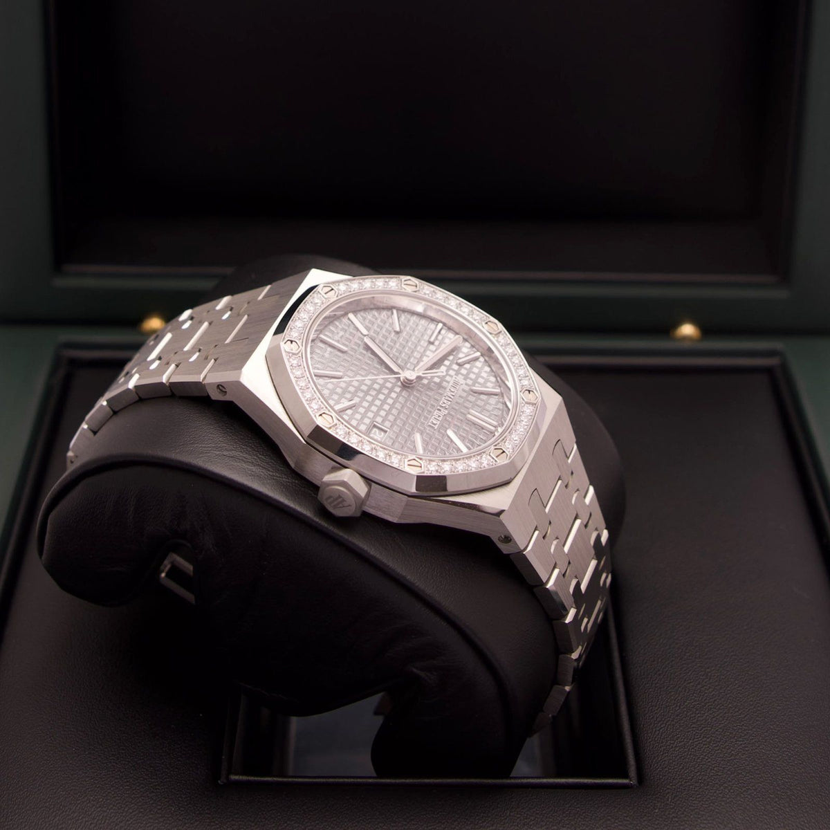 Audemars Piguet Royal Oak – Ref. 15551ST.ZZ.1356ST.06 | 37 mm | Grey Dial | Diamantlünette | 2026 | Neu & Ungetragen | Fullset