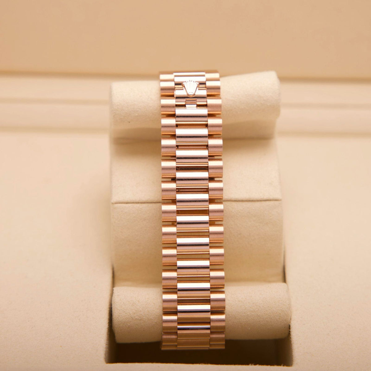 Rolex Day-Date 40 – Ref. 228235 | 18 Karat Everose-Gold | Slate Ombré Dial | 07/2025 | Fullset