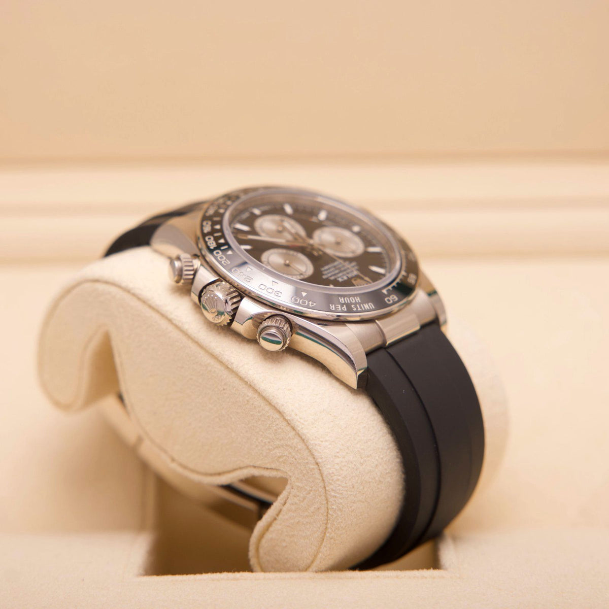 Rolex Cosmograph Daytona – Ref. 126519LN | 18 Karat Weißgold | Black Dial „Baby Le Mans“ | 06/2025 | LC100 | Fullset