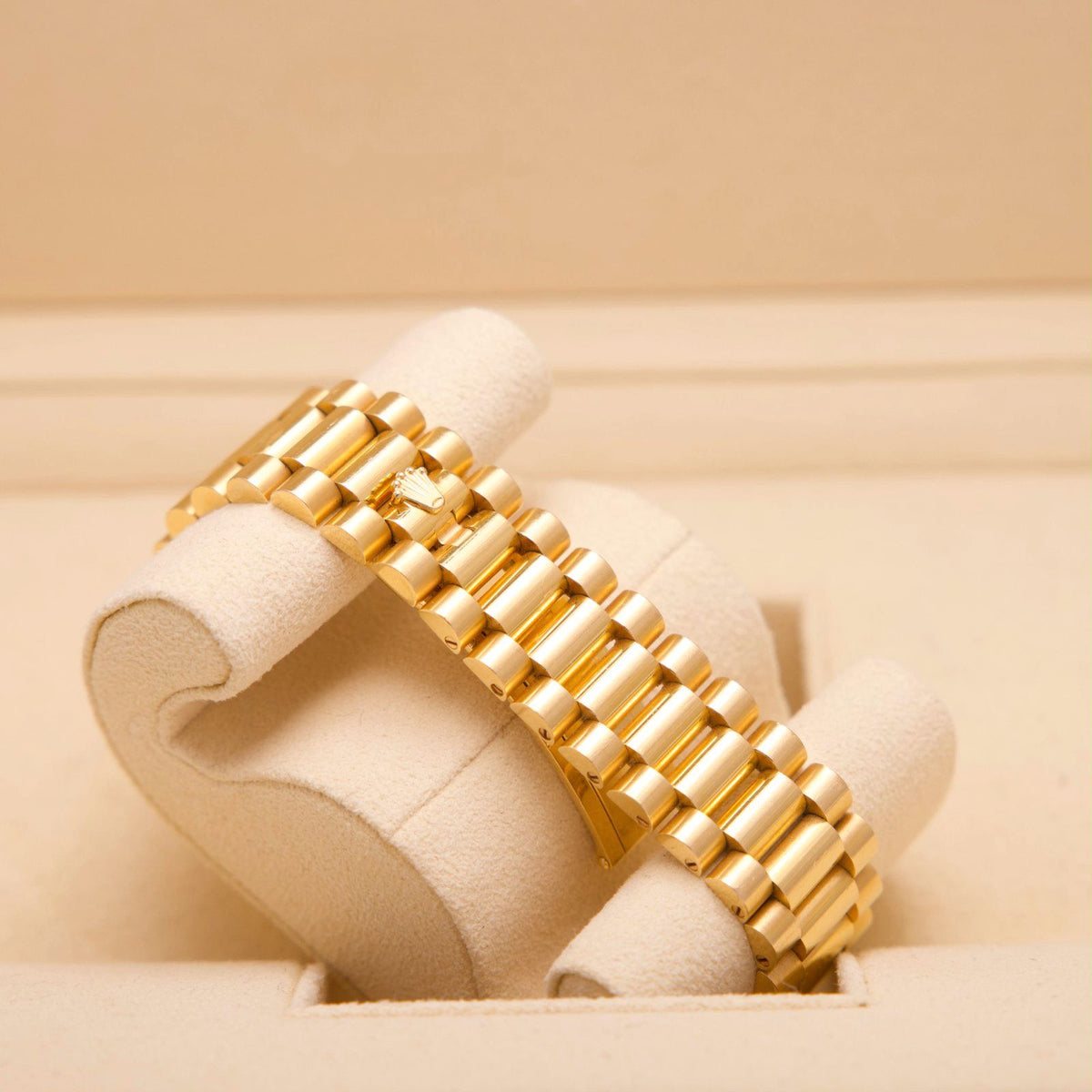 Rolex Day-Date 40 – Ref. 228238 | 18 Karat Gelbgold | Gold Roman Dial | 04/2023 | Fullset