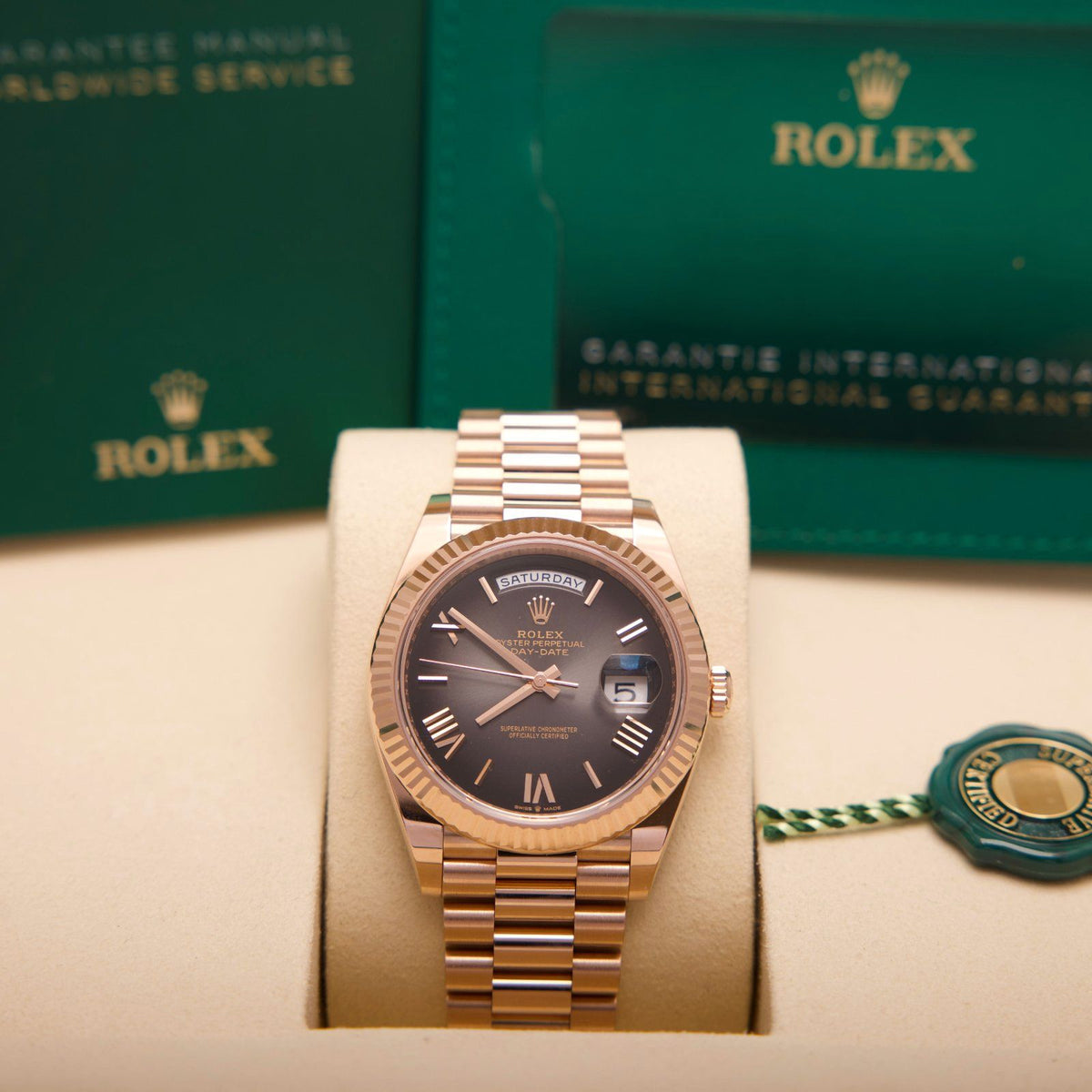 Rolex Day-Date 40 – Ref. 228235 | 18 Karat Everose-Gold | Slate Ombré Dial | 07/2025 | Fullset