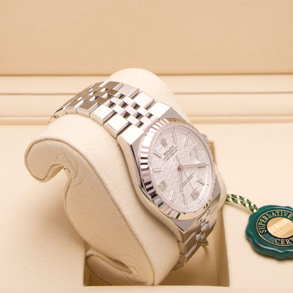 Rolex Land-Dweller 36 – Ref. 127234 | White Honeycomb Dial | 36 mm | 10/2026 | LC100 | Neu & Ungetragen | Fullset