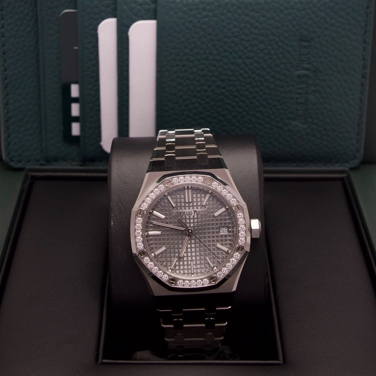Audemars Piguet Royal Oak – Ref. 15551ST.ZZ.1356ST.06 | 37 mm | Grey Dial | Diamantlünette | 2026 | Neu & Ungetragen | Fullset